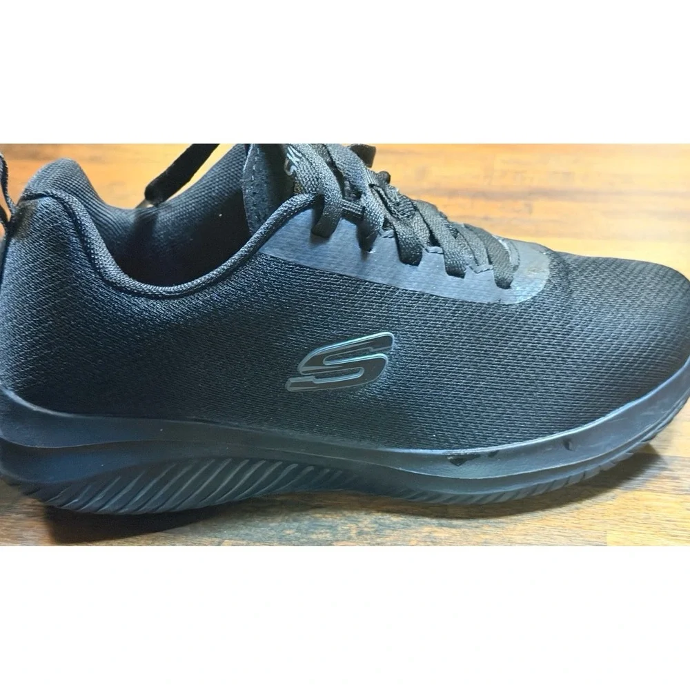Skechers black work sneakers w/ memory foam. Slip resistant women size 9.
